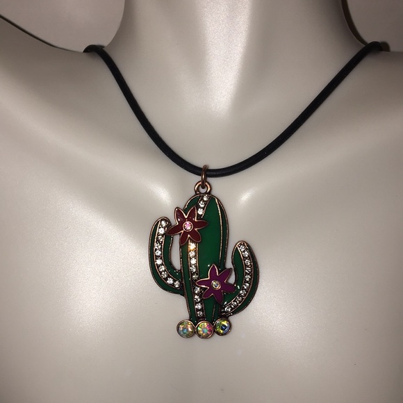 Beautiful rhinestone cactus 🌵 choker - Picture 2 of 3